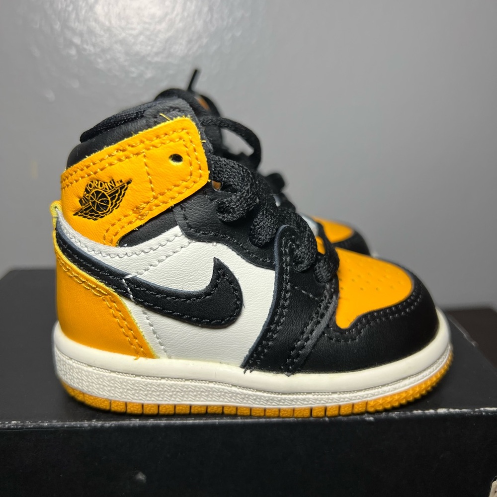 Jordan 1’s Retro High OG. Toddler Size 3C.